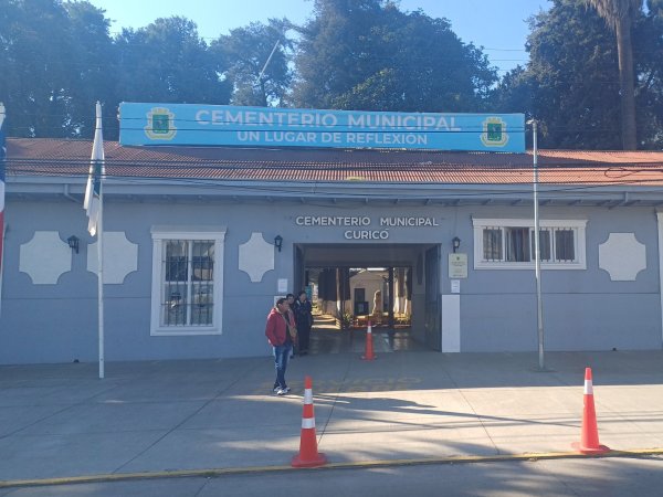 Cementerio local con horario especial por festividad