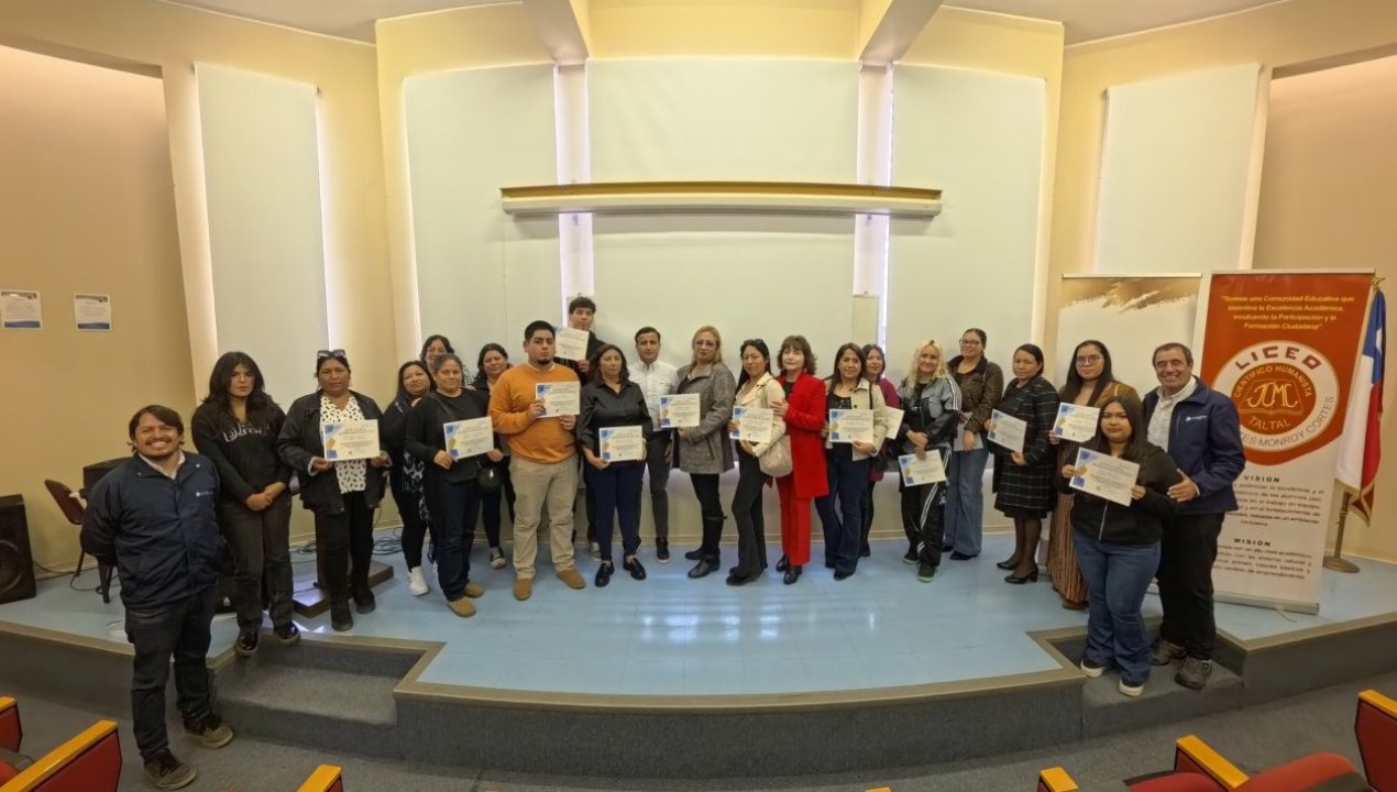 /fundacion-pan-american-silver-entrega-16-becas-a-estudiantes-de-educacion