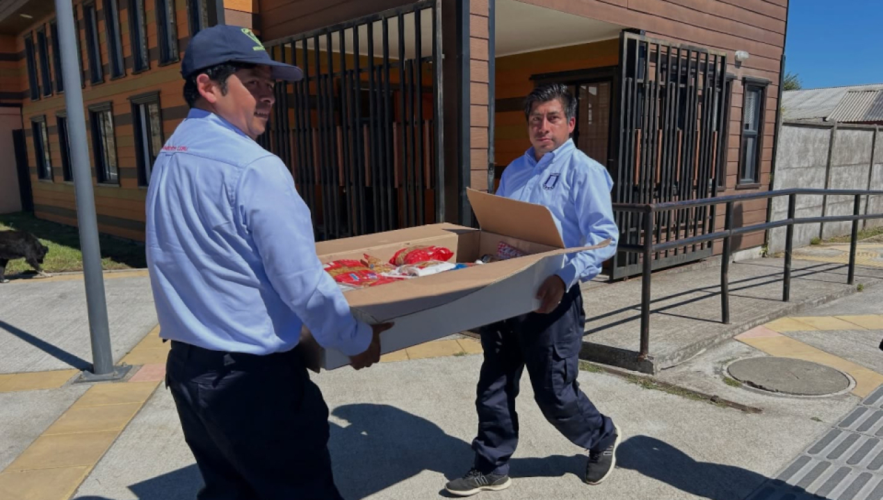 /cuerpo-de-bomberos-de-lebu-destaca-entrega-de-alimentos-en-el-marco-de