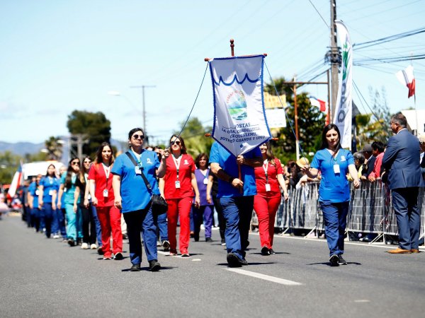 Los Niches celebra aniversario con desfile cívico masivo