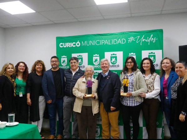 Mujeres curicanas fueron reconocidas por su trayectoria