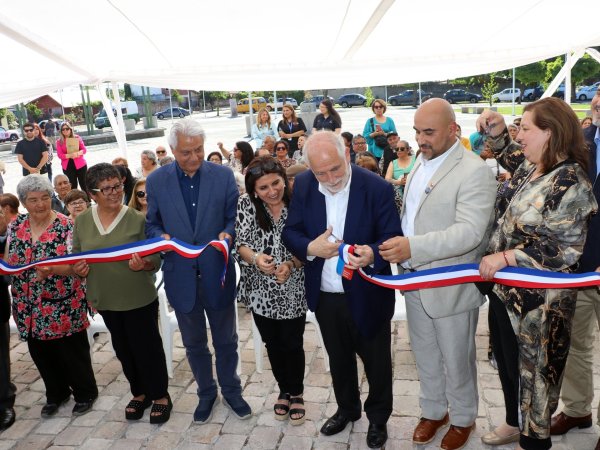 Molina celebra la apertura de la nueva Plaza Gabriela Mistral