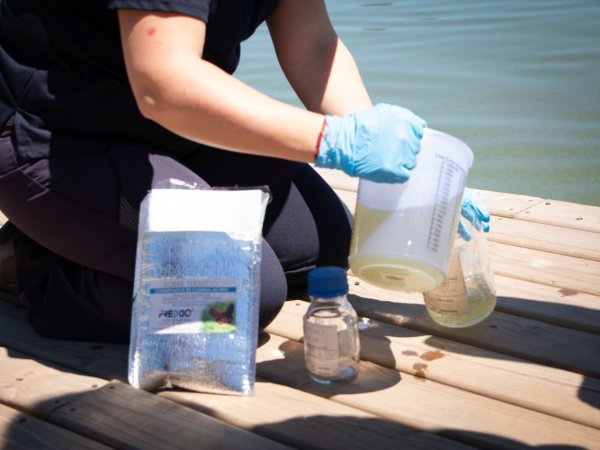 Salud Maule envía muestras del Lago Vichuquén a análisis especializado