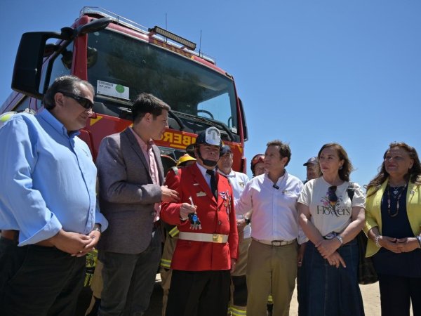 Maule moderniza flota bomberil con nuevos carros y ambulancias