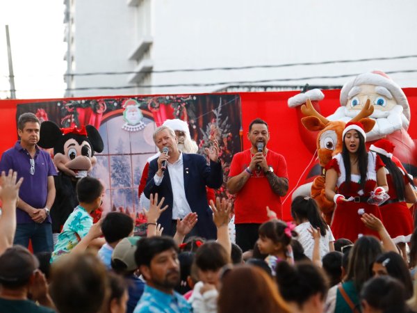 Curicó celebró masivo Carnaval Navideño