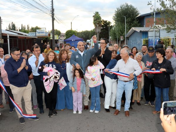 Inauguran 40 luces LED peatonales en Villa Primavera