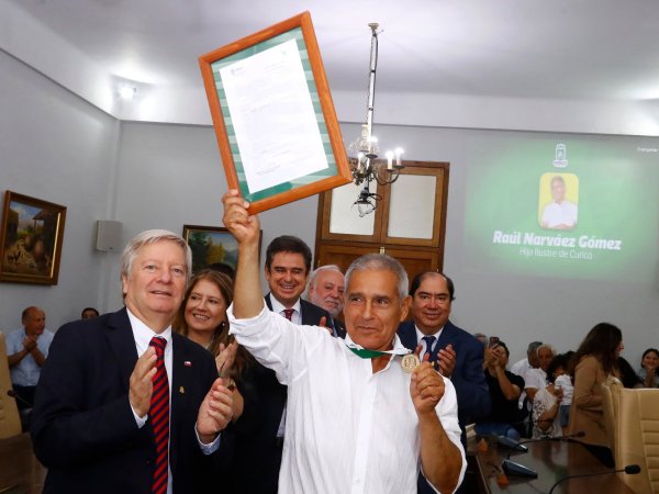 Curicó distingue a Raúl Narváez como Hijo Ilustre