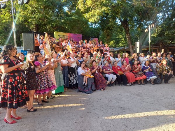 Encuentro de Cantoras de Chile reunió a folcloristas en Potrero Grande