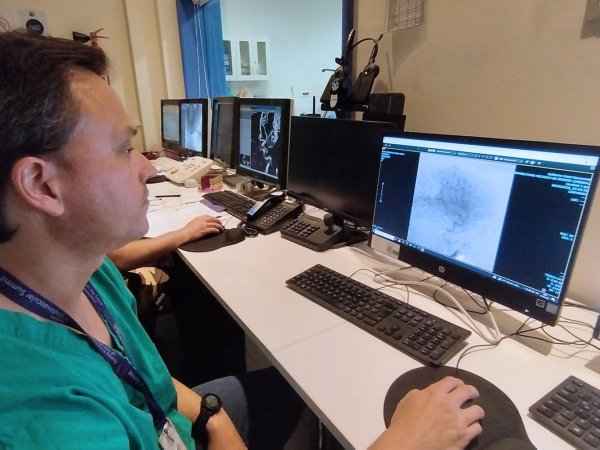 Hospital de Curicó logra revertir grave ACV en paciente de 85 años