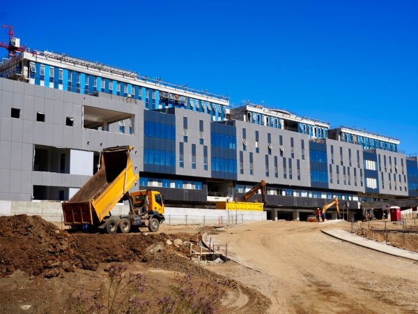 Hospital de Constitución supera 85% de avance físico