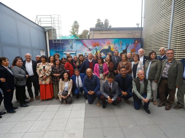 Emotivo reconocimiento a docentes en Curicó