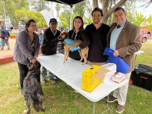 Servicios públicos llegan a Villa Prat