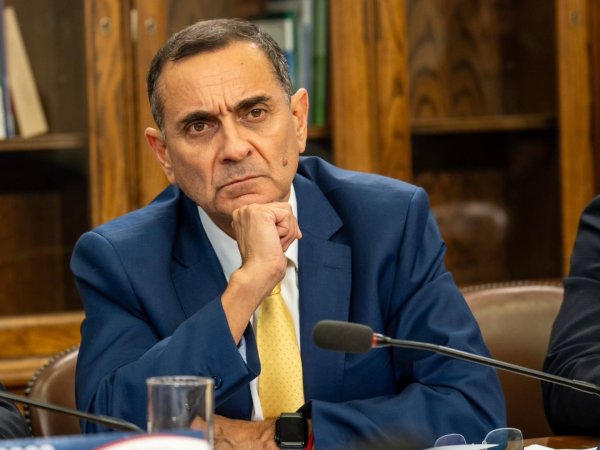 Muñoz lidera proyecto por vivienda social