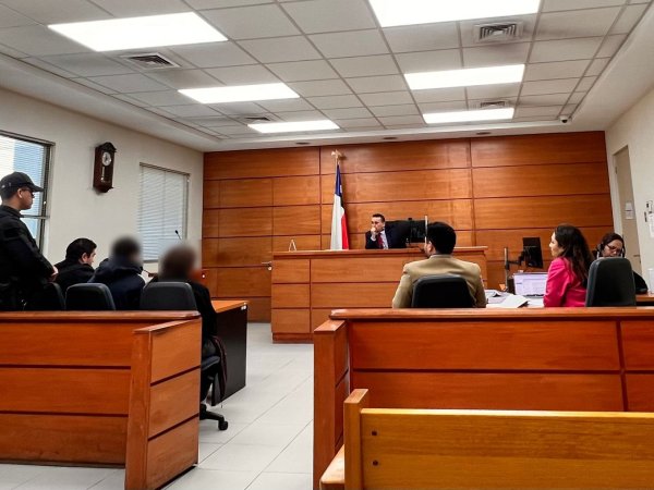 Alumnos pasan a control por amenazas en Curicó