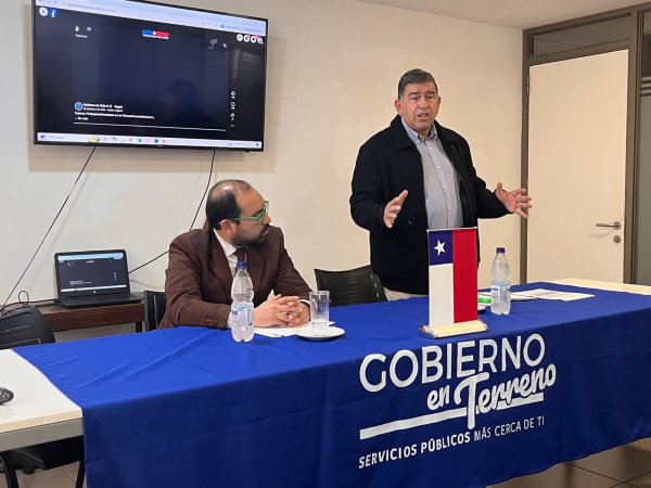 Delegado Óscar Águila lidera diálogo ciudadano en Curicó