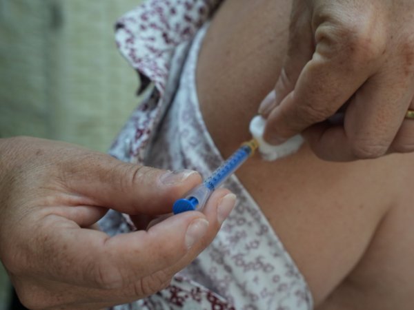 Llaman a vacunación contra neumococo en adultos mayores