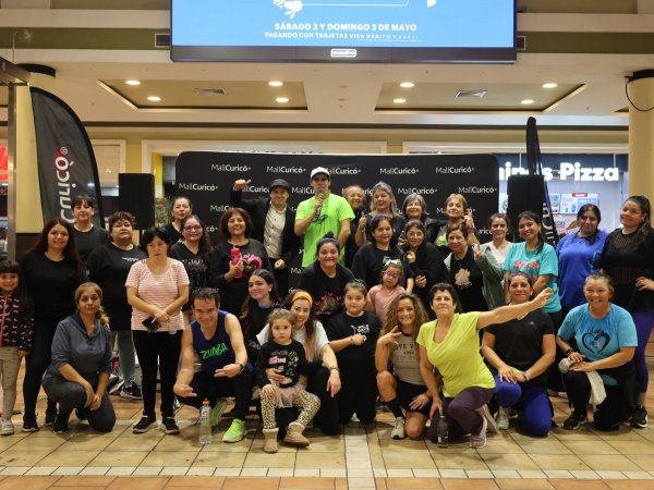 Zumba congrega a vecinos en Mall Curicó