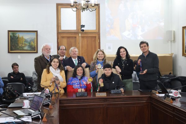 Concejo respalda a deportistas que competirán en el extranjero