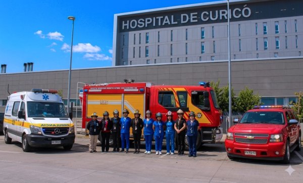 Emotivo reconocimiento a funcionarios y bomberos