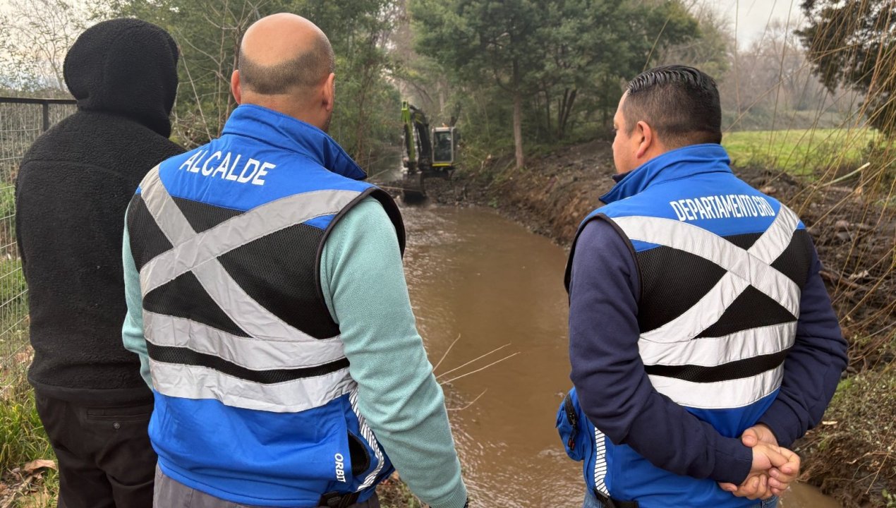 /municipio-limpia-estero-seco-de-lontue-tras-7-anos