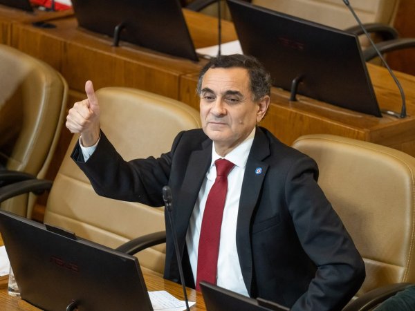 Javier Muñoz apoya proyecto que fortalece Chile Cuida