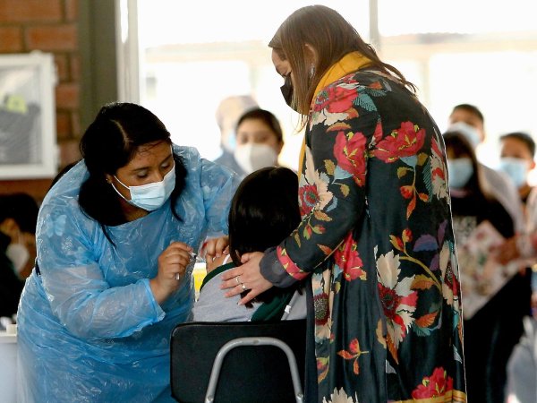 Comienza vacunación escolar en Curicó