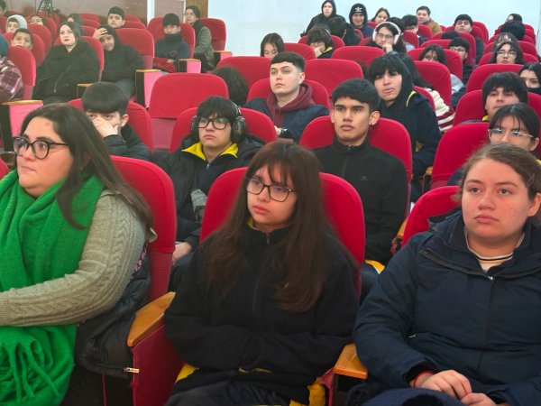 Más de 300 estudiantes participaron en seminario de neurobiología