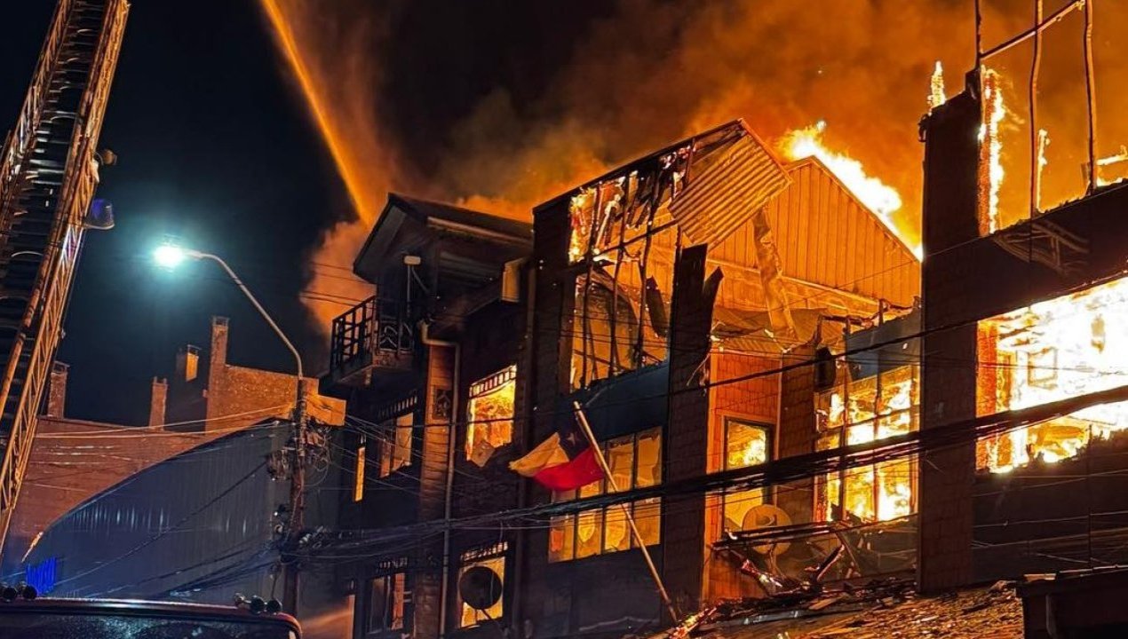 /fiscalia-confirma-que-incendio-en-galeria-de-ancud-se-origino-por