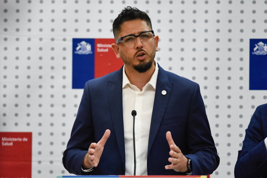 /actualidad/salud/subsecretario-araos-y-bebe-fallecida-en-san-antonio-las-clinicas