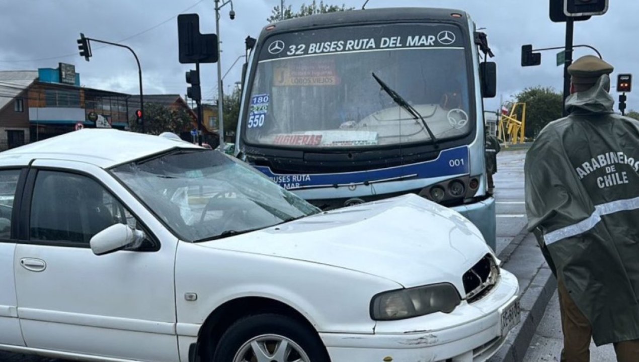 /regionales/region-del-biobio/choque-entre-microbus-y-vehiculo-dejo-una-persona-fallecida-en-talcahuano