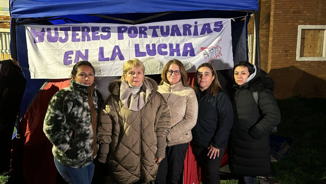 /regionales/region-del-biobio/crisis-en-puerto-coronel-trabajadoras-inician-huelga-por-incumplimientos