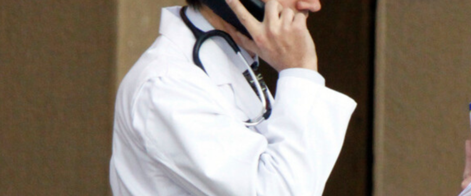 13 médicos ejercieron en el sistema público sin aprobar el Eunacom