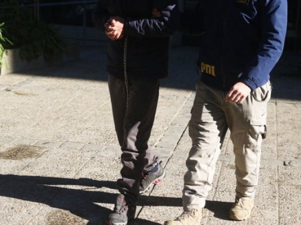 Fiscalía y PDI incautan droga en Chacalluta: entre los detenidos hay policías peruanos