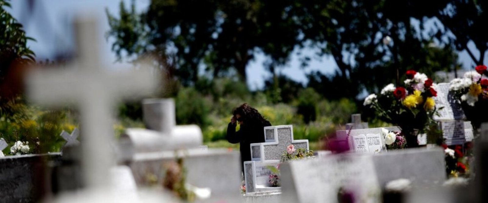 Familia de joven fallecido descubre su tumba vacía y acusa que amigos movieron el cuerpo borrachos