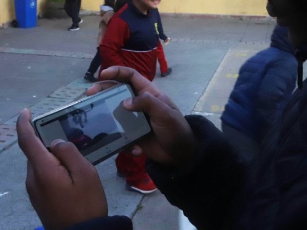 Senado ratifica prohibición de celulares en colegios