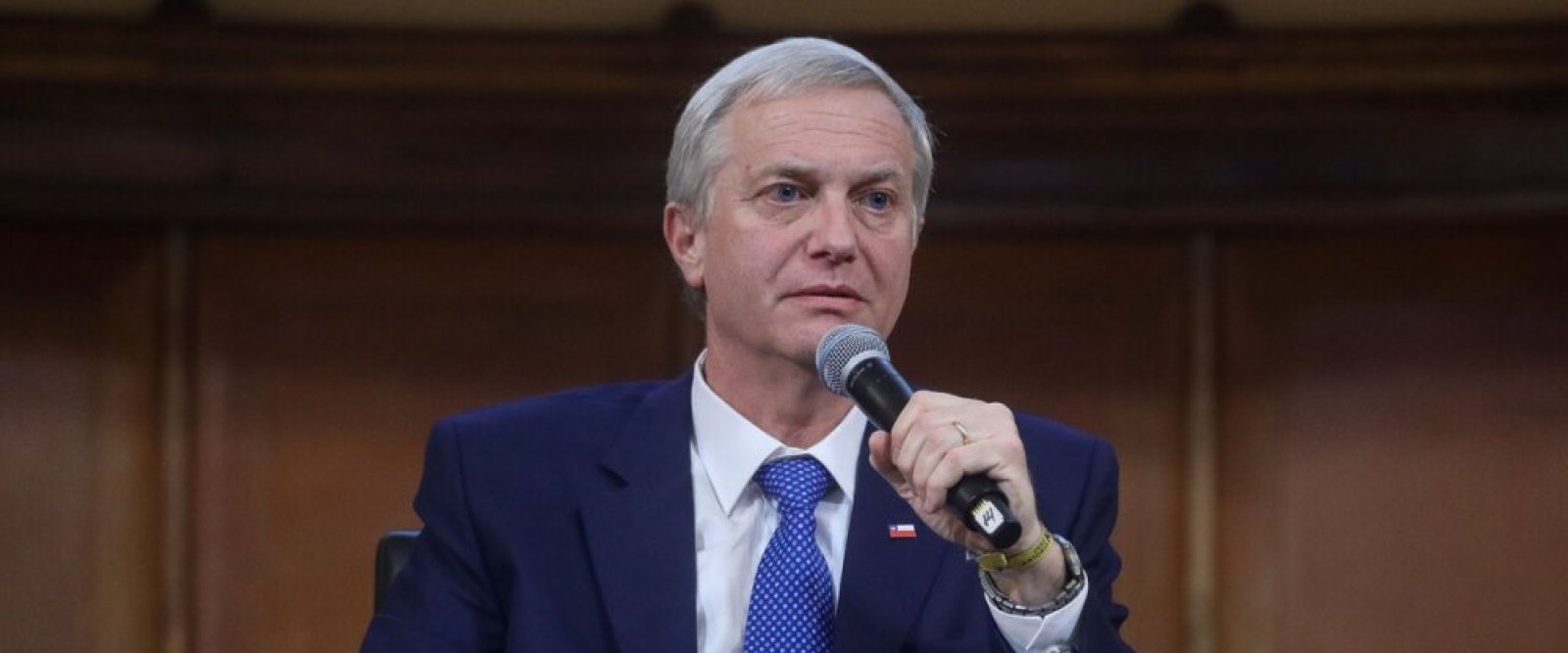 Candidato José Antonio Kast aclara polémica por uso de celular en debate