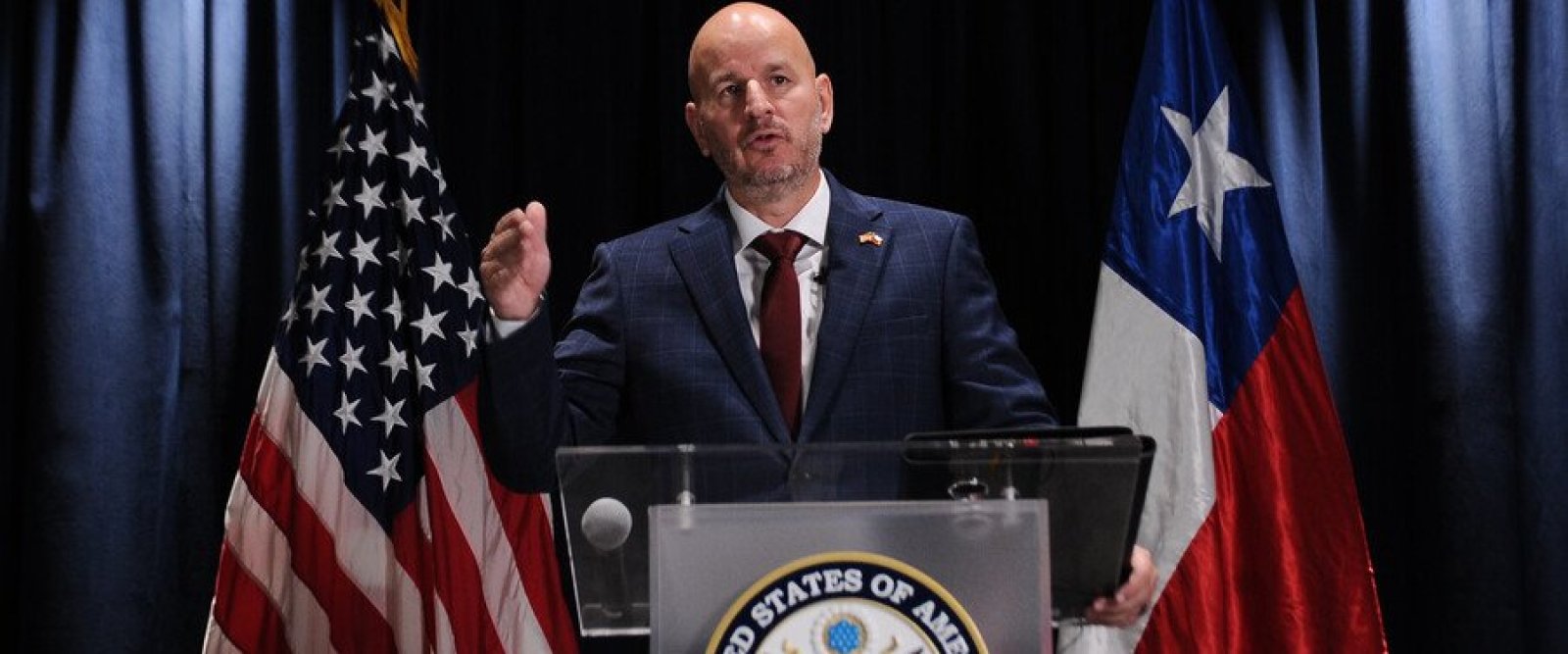 Embajada de Estados Unidos en Chile llama a estadounidenses a evitar aglomeraciones