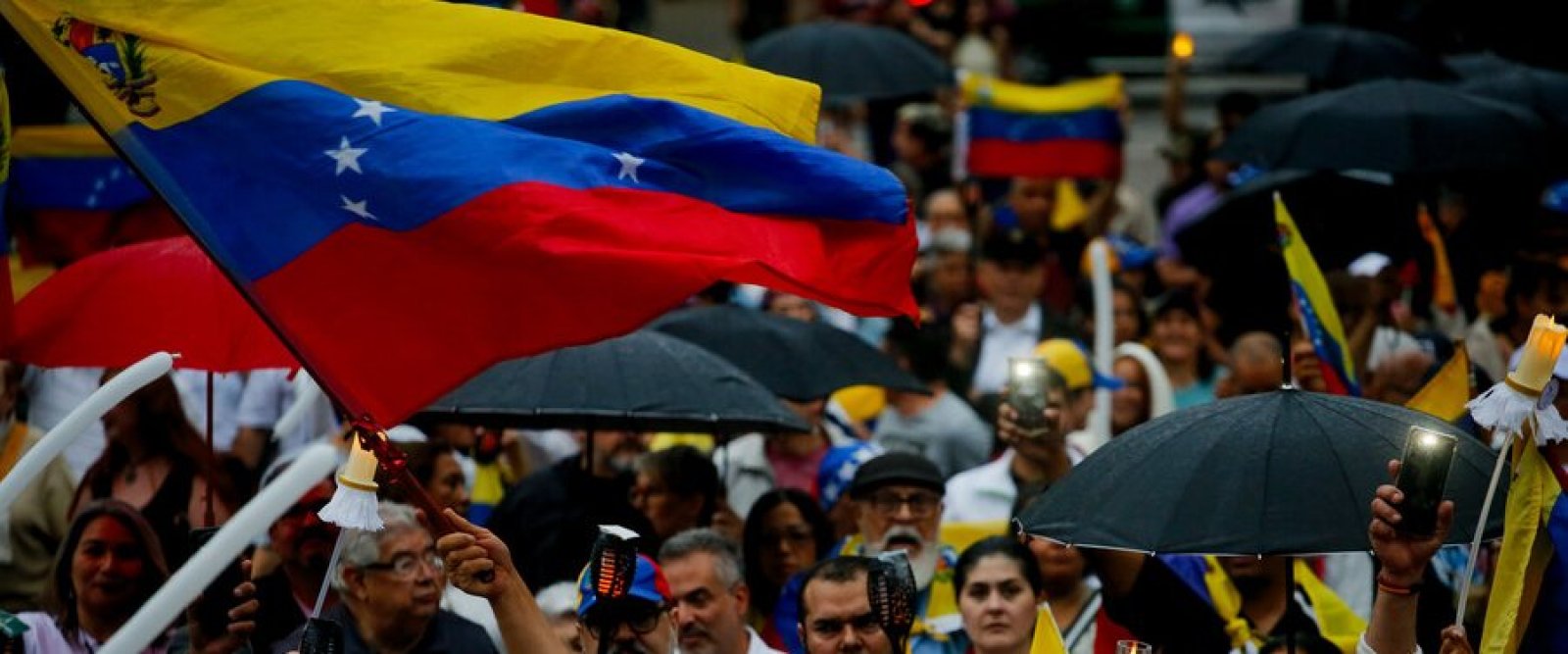 Venezolanos en Chile se manifiestan tras anuncio de ofensiva de EE.UU. en Venezuela