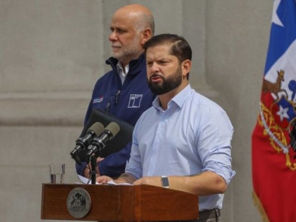Boric critica salida del exdirector del SLEP Atacama durante inauguración de museo