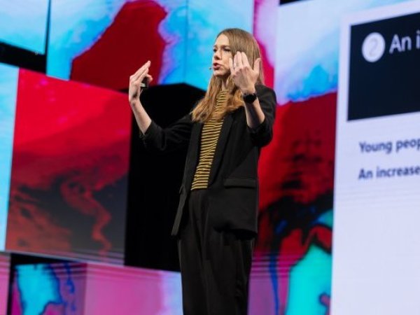 “La gente joven está redefiniendo la intimidad”: Marie Bergström explica el amor en tiempos de redes