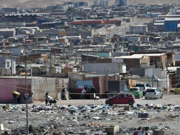 Más de 1,3 millones de hogares viven en precariedad habitacional en Chile, según TECHO