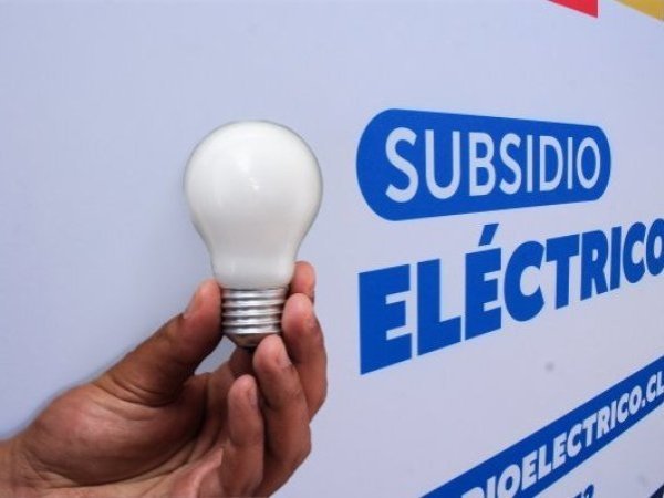 Comisión aprueba proyecto que extiende subsidio eléctrico