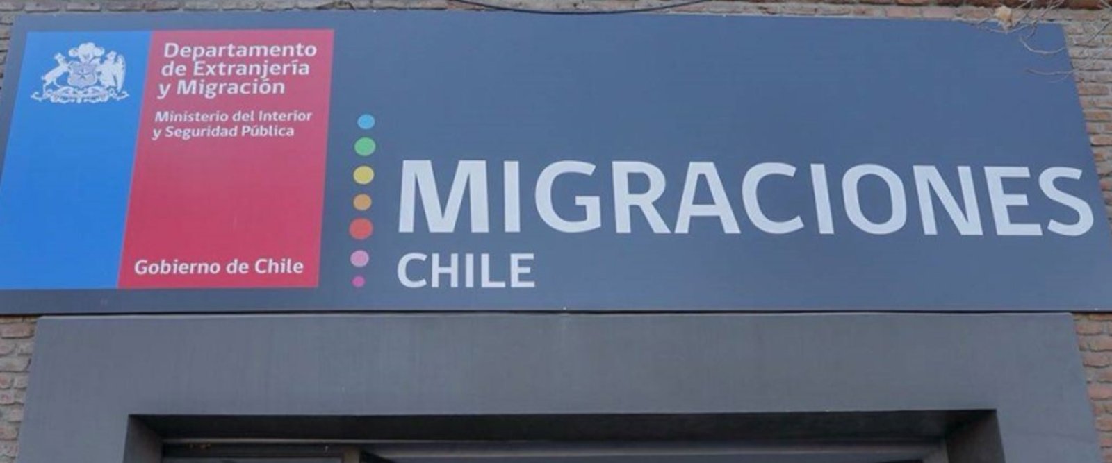 Hackeo al Servicio Nacional de Migraciones distribuyó foto del dictador Pinochet en correo institucional