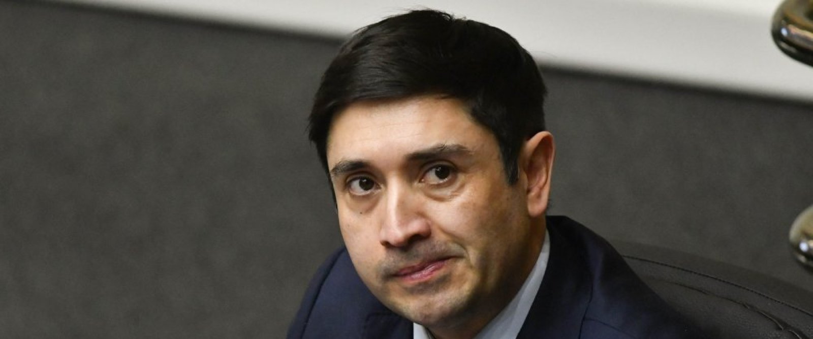 Fiscalía vuelve a acusar al senador Calisto por fraude al fisco y solicita su desafuero