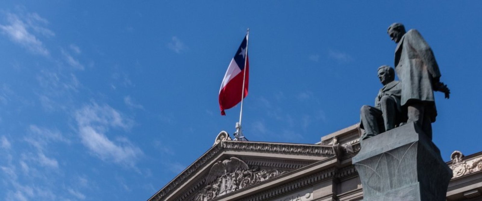 Corte Suprema remueve a 11 jueces por irse de vacaciones con licencia medica