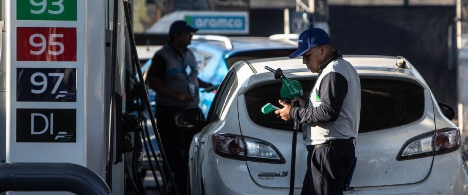 Gobierno evalúa autorizar la venta de gasolina mezclada con etanol para abaratar el precio
