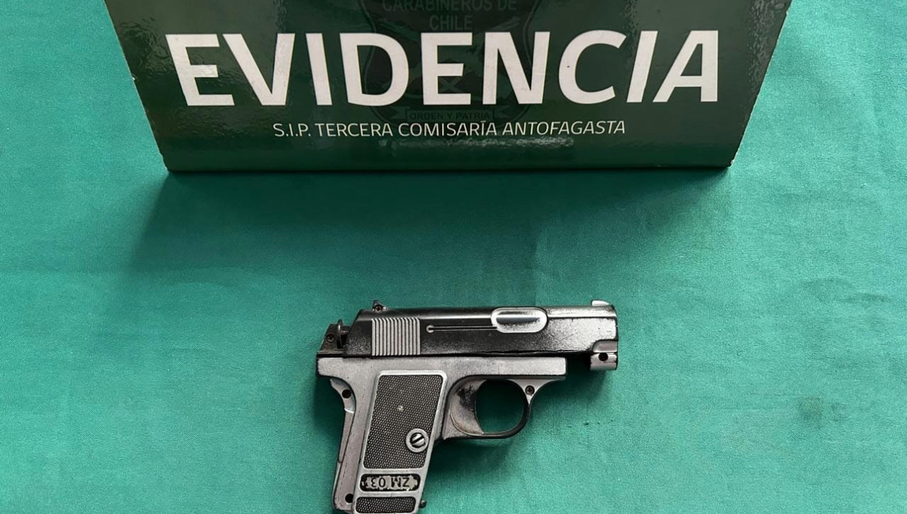 /carabineros-detiene-a-dos-sujetos-habrian-asaltado-a-6-personas-la-misma