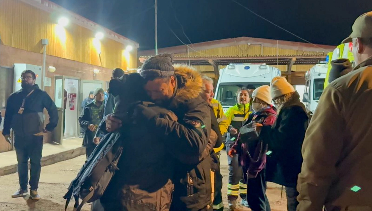 /region-de-antofagasta-rescatan-a-59-personas-atrapadas-en-la-ruta-27ch