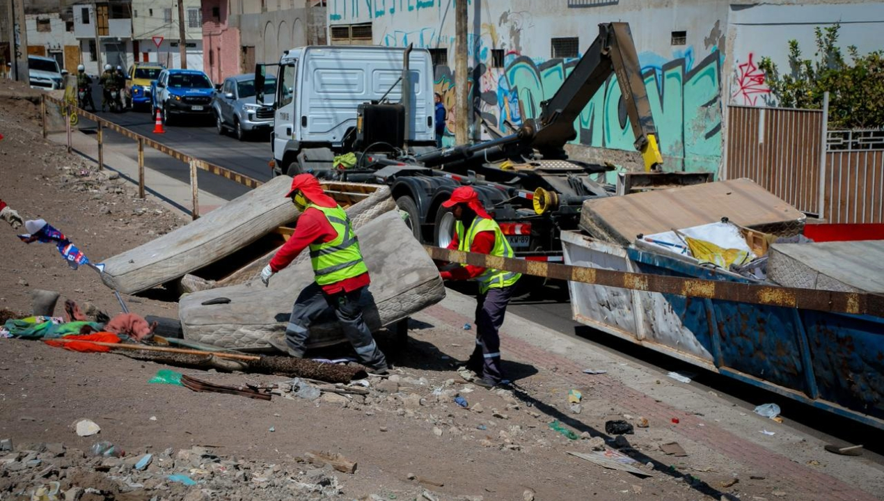 /municipalidad-de-antofagasta-retira-cerca-de-100-vehiculos-abandonados-en